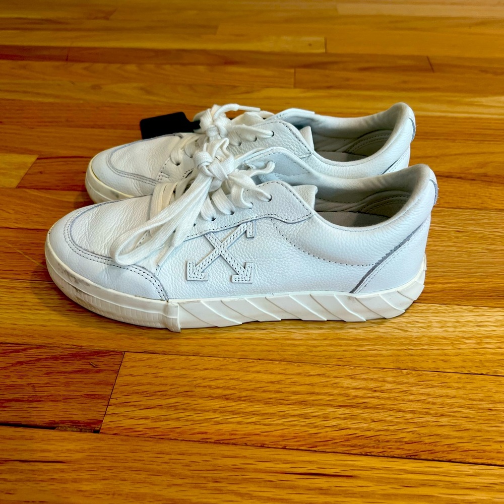 Off White low vulcanized sneakers